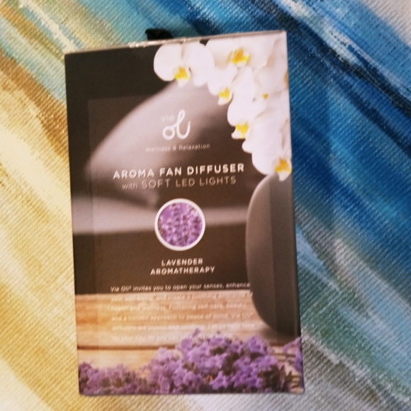 Essential oil diffuser w/ led lights. Wood pattern - Picture 4 of 11